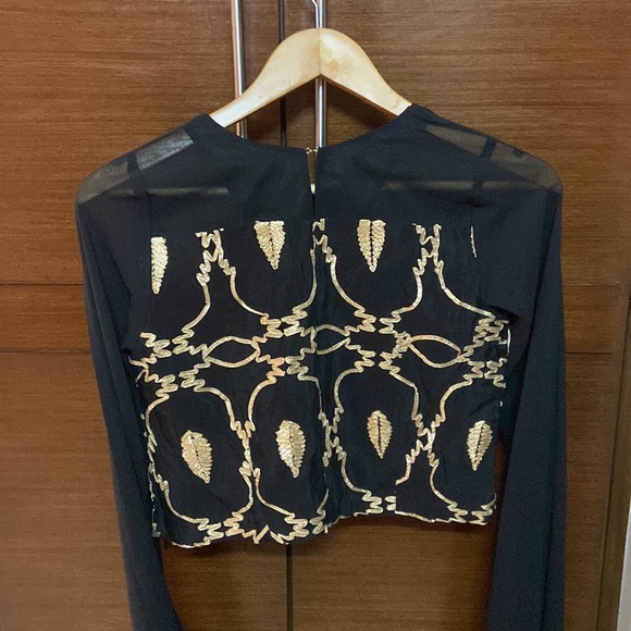 Beautiful black festive top with cape sleeves - Picture 4 of 5